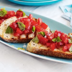Брускети со домат и босилек